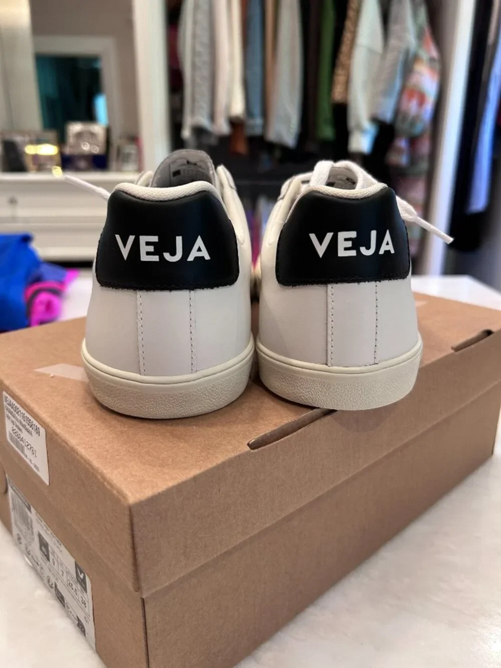 (NWT) Veja Esplar Leather White/Black Sneakers US Size 9 (Brand New, Never Worn)